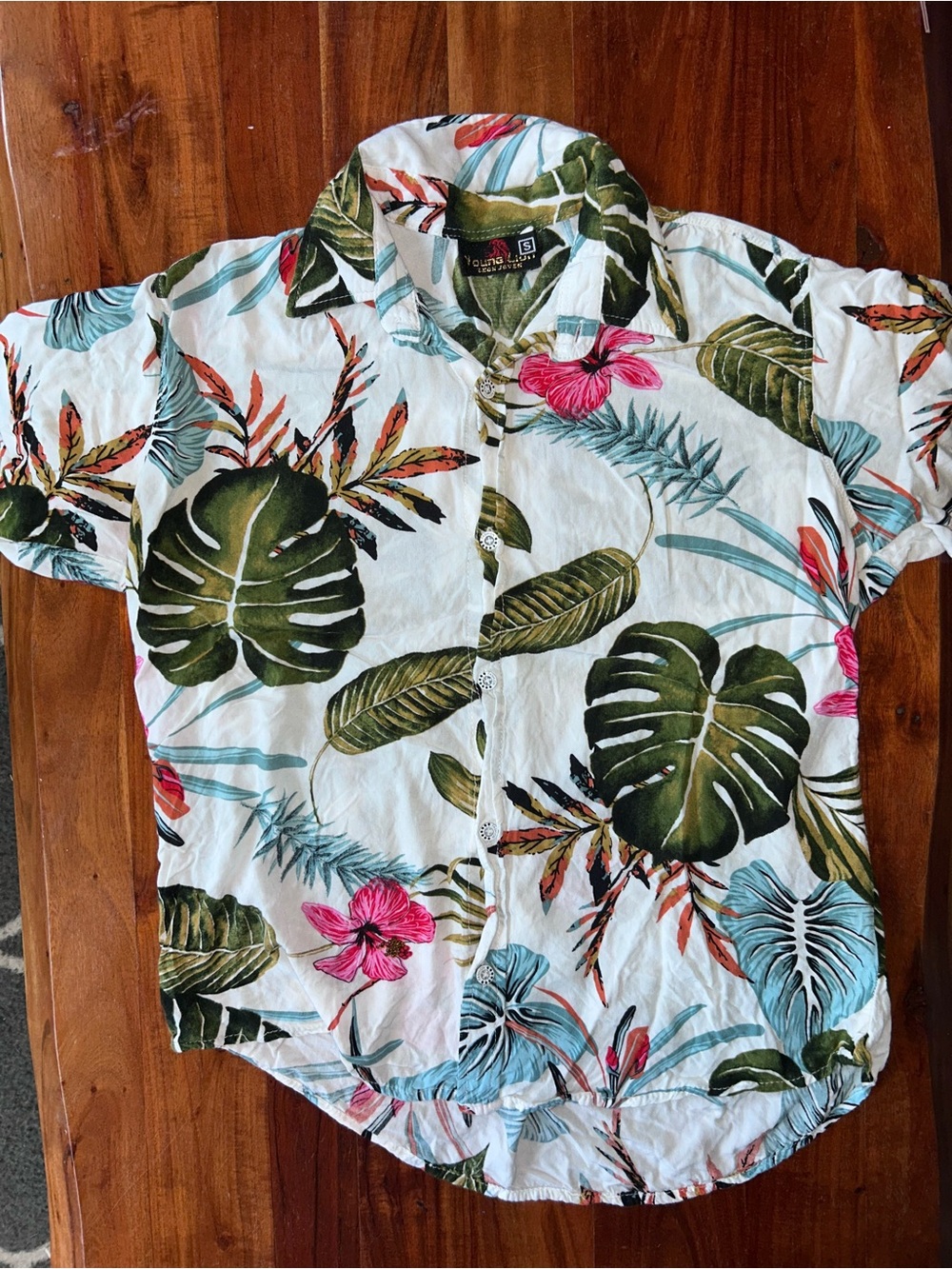 Young Lion/Leon Joven Tropical Print Short Sleeve Button Down Shirt Small